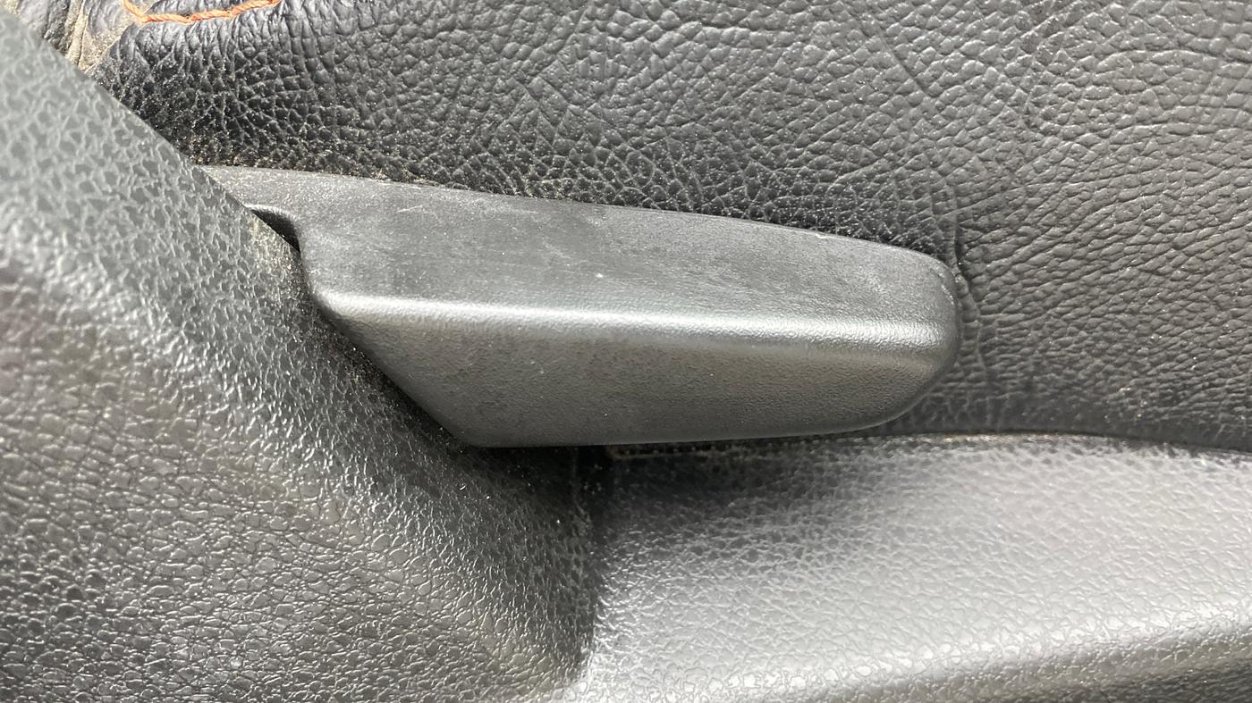 2017 Renault Duster RXS CVT, Petrol, Automatic, 1,17,294 km, Driver Side Adjustment Panel