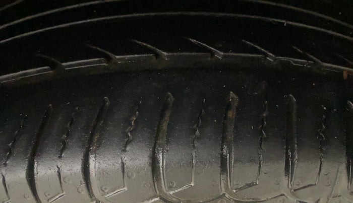 2014 Ford Ecosport TITANIUM 1.5L PETROL AT, Petrol, Automatic, 76,530 km, Left Rear Tyre Tread