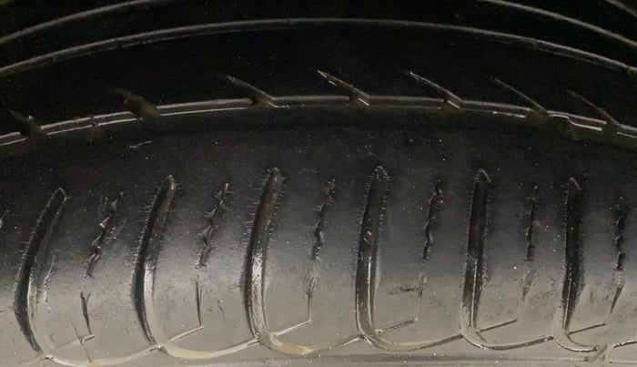 2014 Ford Ecosport TITANIUM 1.5L PETROL AT, Petrol, Automatic, 76,530 km, Right Rear Tyre Tread