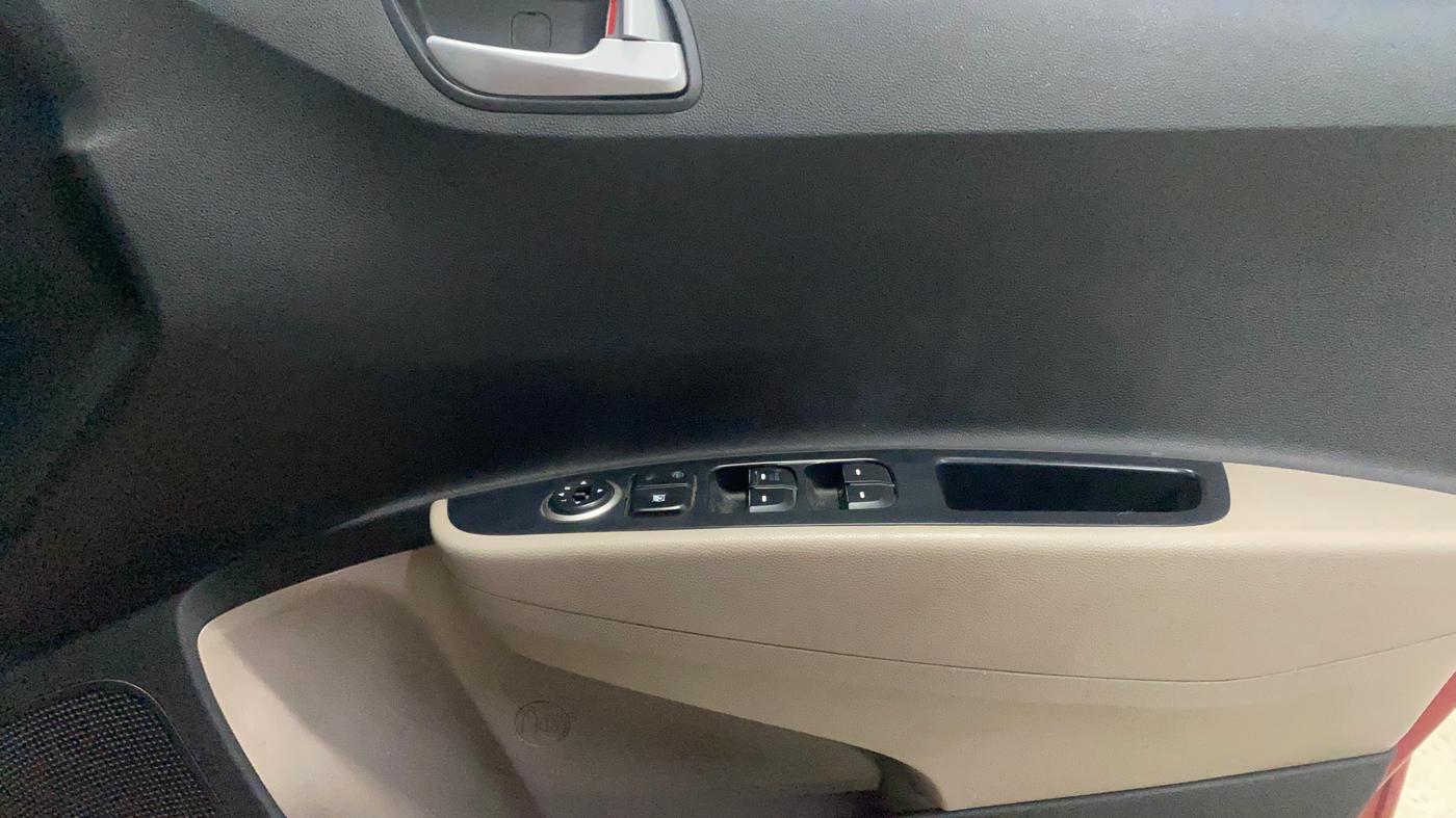 2018 Hyundai Grand i10 SPORTZ 1.2 KAPPA VTVT, Petrol, Manual, 54,907 km, Driver Side Door Panels Control