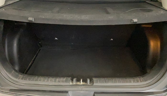 2021 Hyundai VENUE SX 1.0 TURBO IMT DUAL TONE SPORT, Petrol, Manual, 44,233 km, Boot Inside