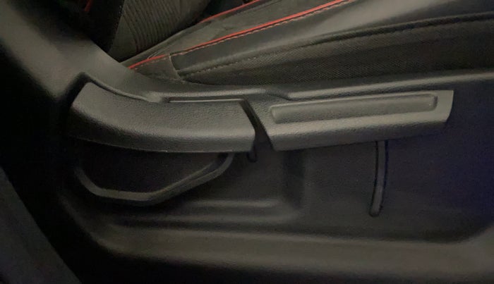 2021 Hyundai VENUE SX 1.0 TURBO IMT DUAL TONE SPORT, Petrol, Manual, 44,233 km, Driver Side Adjustment Panel