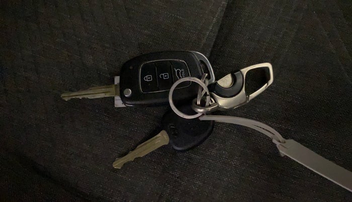 2021 Hyundai VENUE SX 1.0 TURBO IMT DUAL TONE SPORT, Petrol, Manual, 44,233 km, Key Close Up