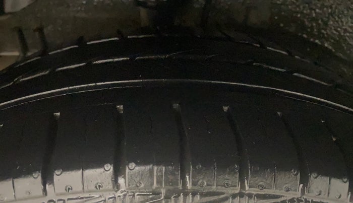 2015 Tata Zest XT PETROL, Petrol, Manual, 89,020 km, Right Rear Tyre Tread