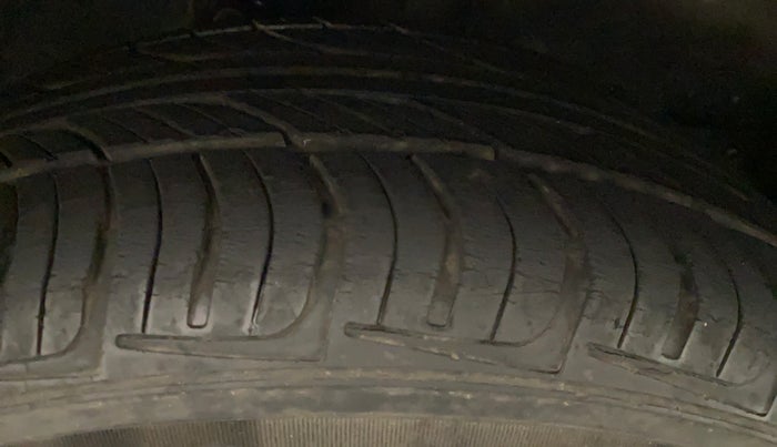 2011 Toyota Corolla Altis G PETROL, Petrol, Manual, 86,841 km, Right Front Tyre Tread
