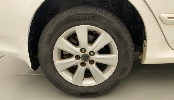 2011 Toyota Corolla Altis G PETROL, Petrol, Manual, 86,841 km, Right Rear Wheel