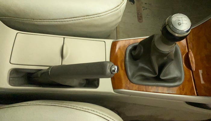 2011 Toyota Corolla Altis G PETROL, Petrol, Manual, 86,841 km, Gear Lever