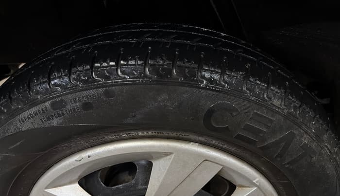2017 Renault Kwid RXL, Petrol, Manual, 39,154 km, Right Rear Tyre Tread
