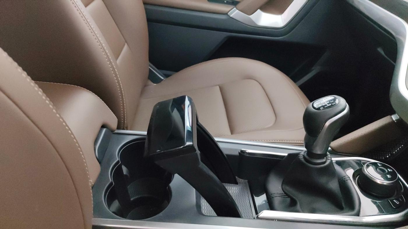2019 Tata Harrier XZ 2.0L, Diesel, Manual, 40,171 km, Gear Lever