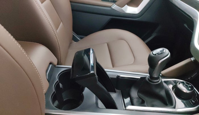 2019 Tata Harrier XZ 2.0L, Diesel, Manual, 40,171 km, Gear Lever