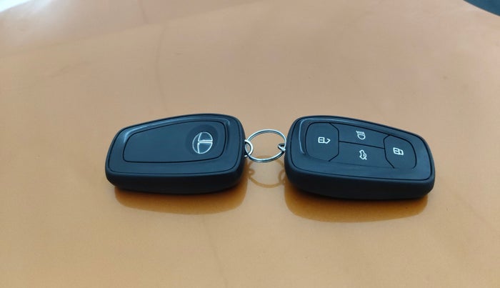 2019 Tata Harrier XZ 2.0L, Diesel, Manual, 40,171 km, Key Close Up