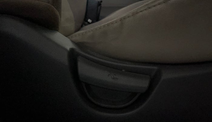 2018 Hyundai Xcent S 1.2, Petrol, Manual, 74,070 km, Driver Side Adjustment Panel