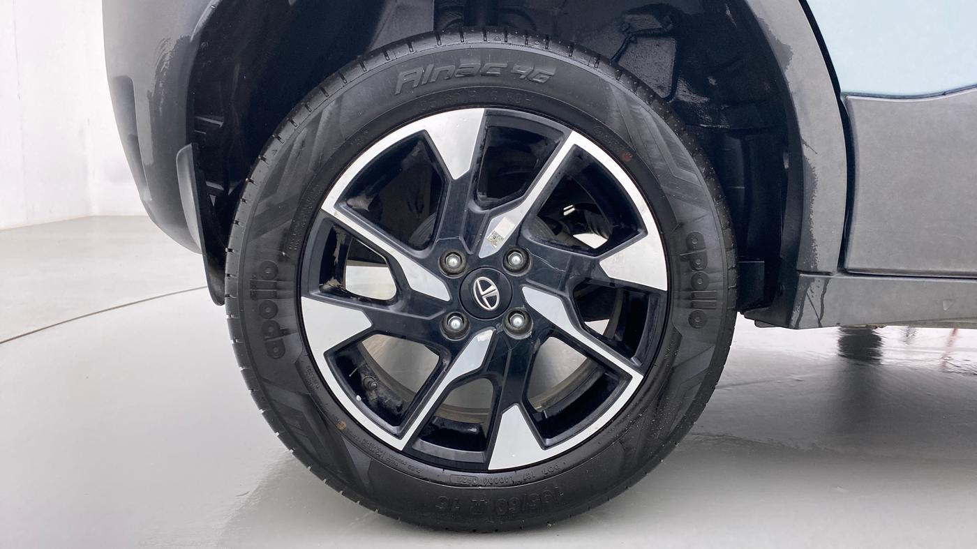 2022 Tata PUNCH ACCOMPLISHED DAZZLE PACK MT, Petrol, Manual, 8,575 km, Right Rear Wheel