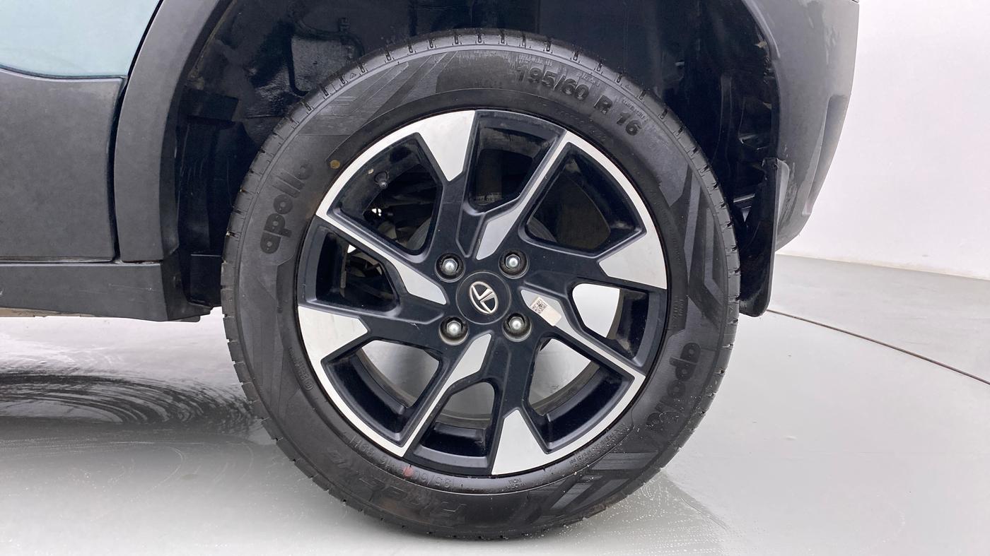2022 Tata PUNCH ACCOMPLISHED DAZZLE PACK MT, Petrol, Manual, 8,575 km, Left Rear Wheel