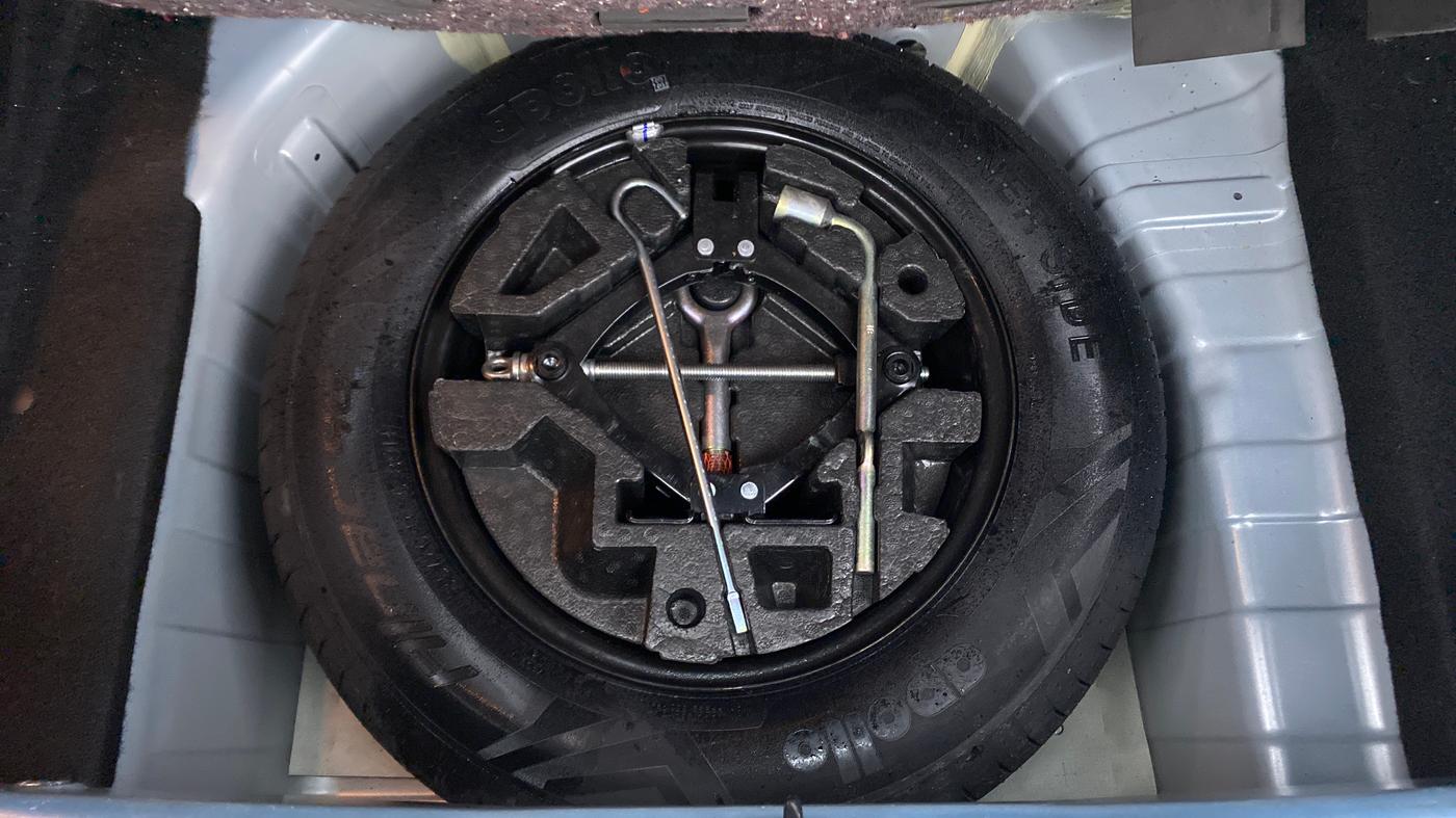 2022 Tata PUNCH ACCOMPLISHED DAZZLE PACK MT, Petrol, Manual, 8,575 km, Spare Tyre