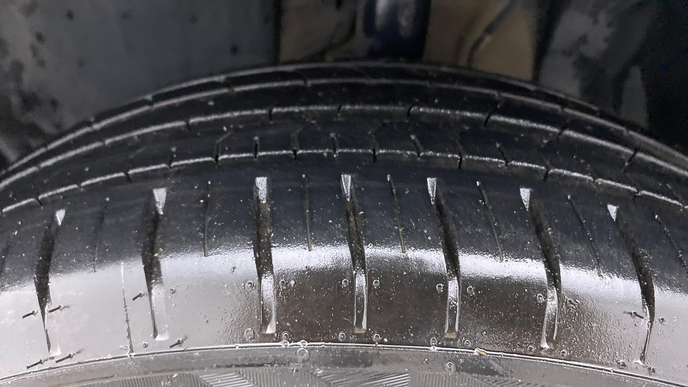 2022 Tata PUNCH ACCOMPLISHED DAZZLE PACK MT, Petrol, Manual, 8,575 km, Left Front Tyre Tread
