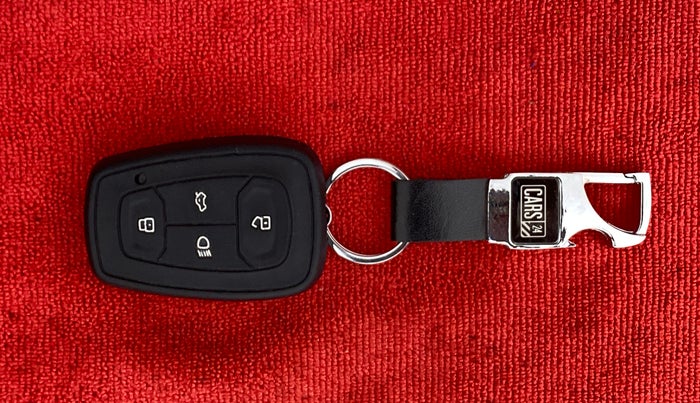 2022 Tata PUNCH ACCOMPLISHED DAZZLE PACK MT, Petrol, Manual, 8,575 km, Key Close Up