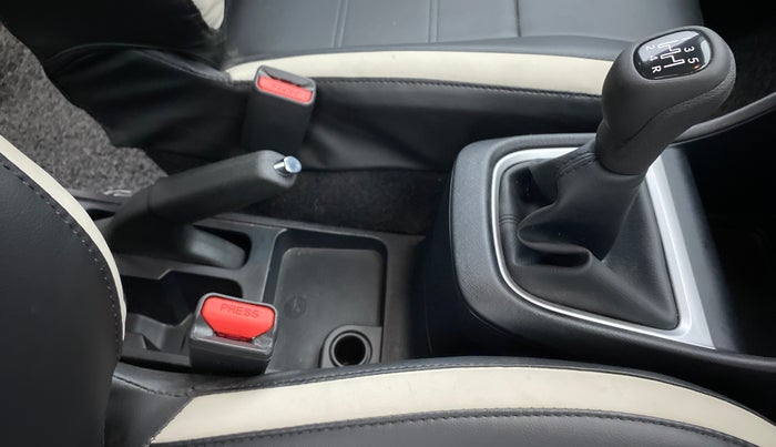 2022 Tata PUNCH ACCOMPLISHED DAZZLE PACK MT, Petrol, Manual, 8,575 km, Gear Lever