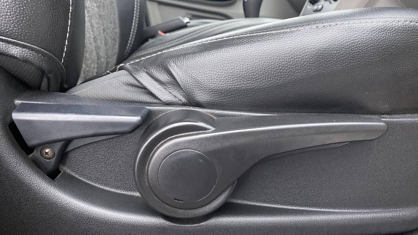 2018 Tata Tiago XZ 1.2 REVOTRON, Petrol, Manual, 31,615 km, Driver Side Adjustment Panel