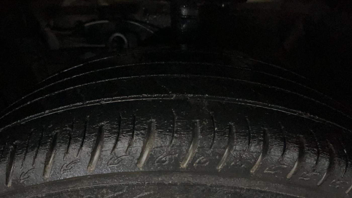 2021 Maruti Vitara Brezza VXI, CNG, Manual, 72,325 km, Left Front Tyre Tread