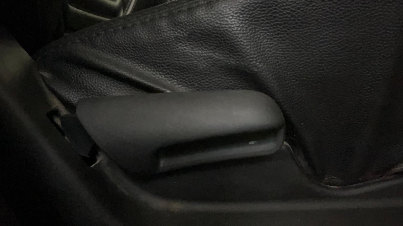 2021 Maruti Vitara Brezza VXI, CNG, Manual, 72,325 km, Driver Side Adjustment Panel