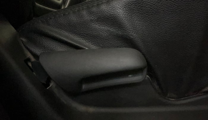 2021 Maruti Vitara Brezza VXI, CNG, Manual, 72,262 km, Driver Side Adjustment Panel