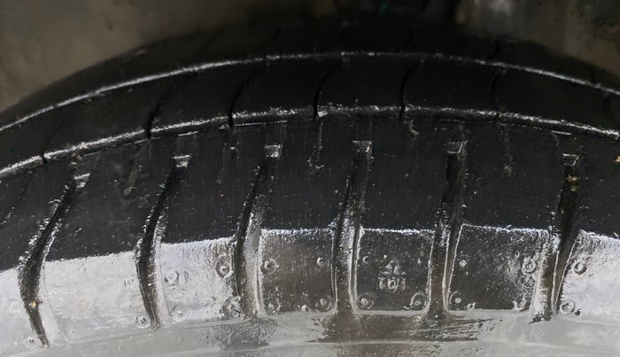 2013 Maruti Alto 800 LXI CNG, CNG, Manual, 1,12,975 km, Left Front Tyre Tread