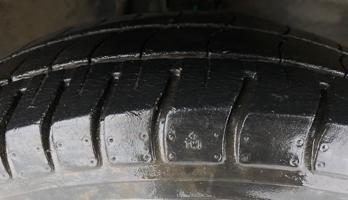 2013 Maruti Alto 800 LXI CNG, CNG, Manual, 1,12,975 km, Right Front Tyre Tread
