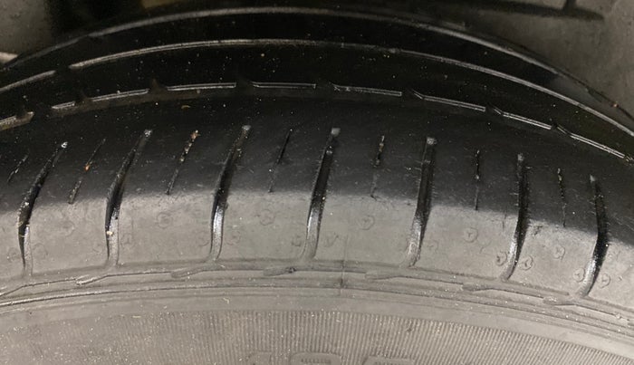 2017 Maruti Dzire ZXI PLUS, Petrol, Manual, 86,427 km, Right Rear Tyre Tread
