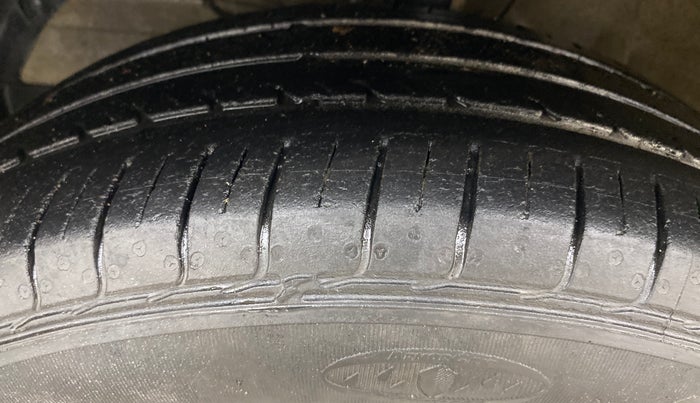 2017 Maruti Dzire ZXI PLUS, Petrol, Manual, 86,427 km, Left Front Tyre Tread