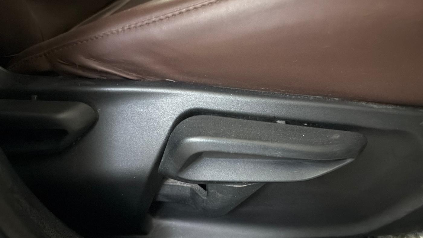 2022 Tata TIGOR XZ PLUS CNG, CNG, Manual, 61,141 km, Driver Side Adjustment Panel