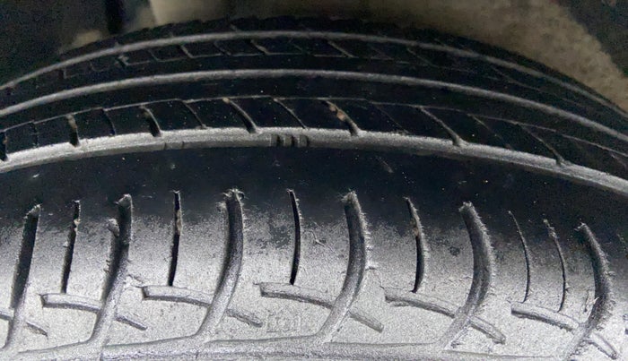 2016 Maruti Baleno DELTA PETROL 1.2, Petrol, Manual, 69,589 km, Right Rear Tyre Tread
