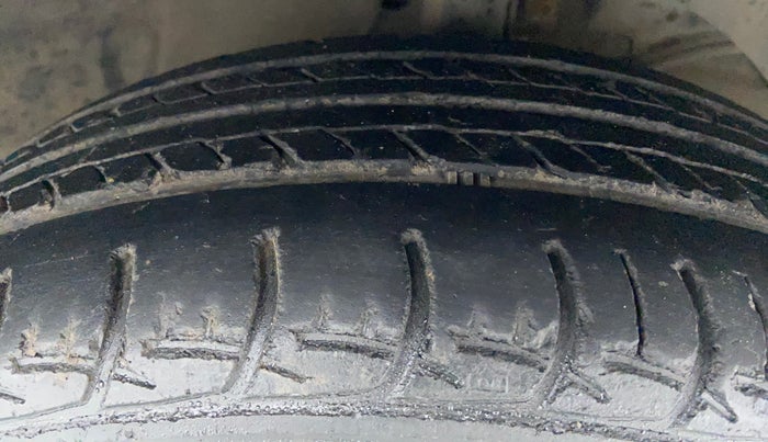 2016 Maruti Baleno DELTA PETROL 1.2, Petrol, Manual, 69,589 km, Right Front Tyre Tread