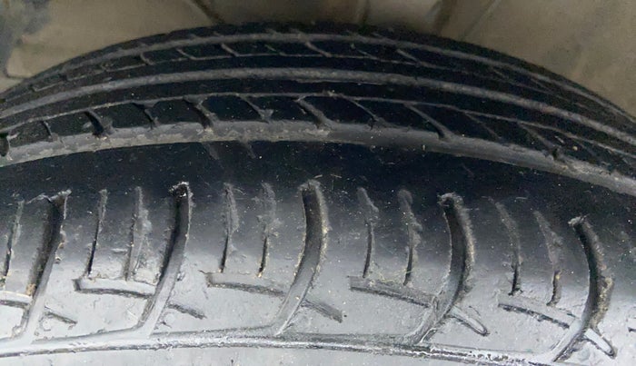 2016 Maruti Baleno DELTA PETROL 1.2, Petrol, Manual, 69,589 km, Left Front Tyre Tread
