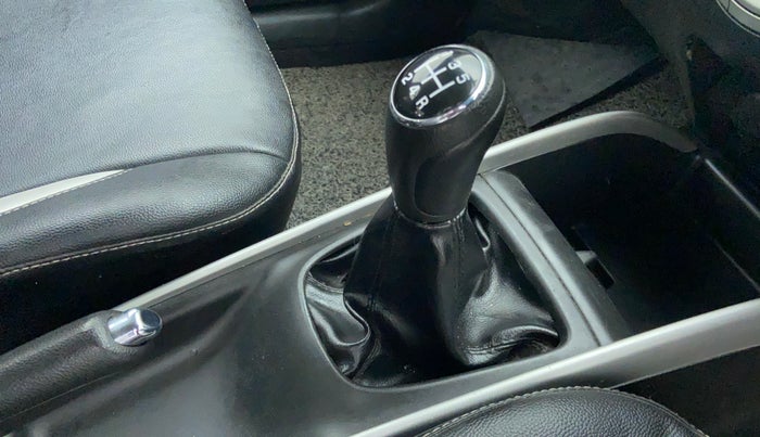 2016 Maruti Baleno DELTA PETROL 1.2, Petrol, Manual, 69,589 km, Gear lever - Boot Cover minor damage