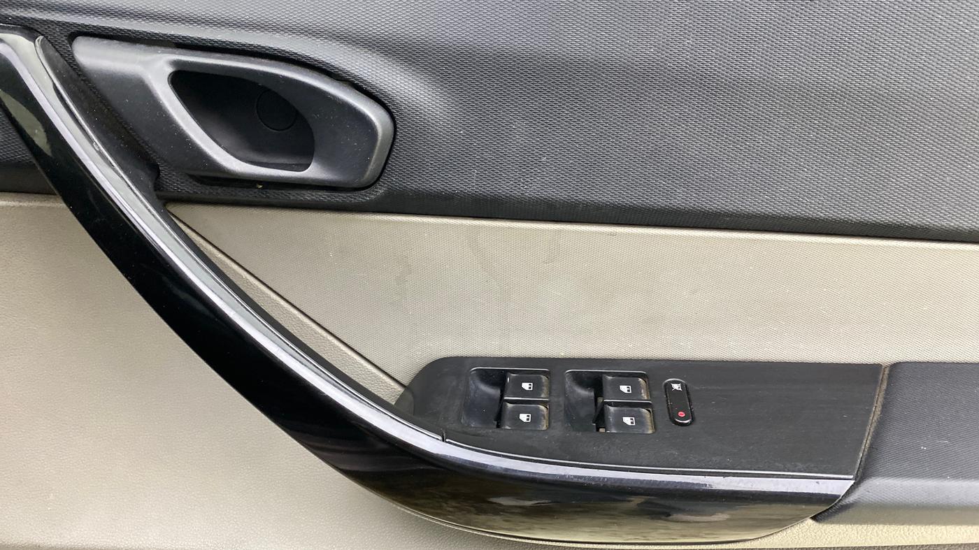 2017 Tata Tiago XT PETROL, Petrol, Manual, 75,258 km, Driver Side Door Panels Control