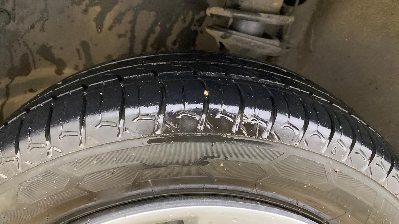 2016 Maruti Alto K10 VXI, Petrol, Manual, 99,877 km, Left Front Tyre Tread