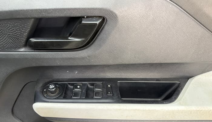 2023 Tata PUNCH ACCOMPLISHED DAZZLE SUNROOF CNG MT, CNG, Manual, 76,917 km, Driver Side Door Panels Control