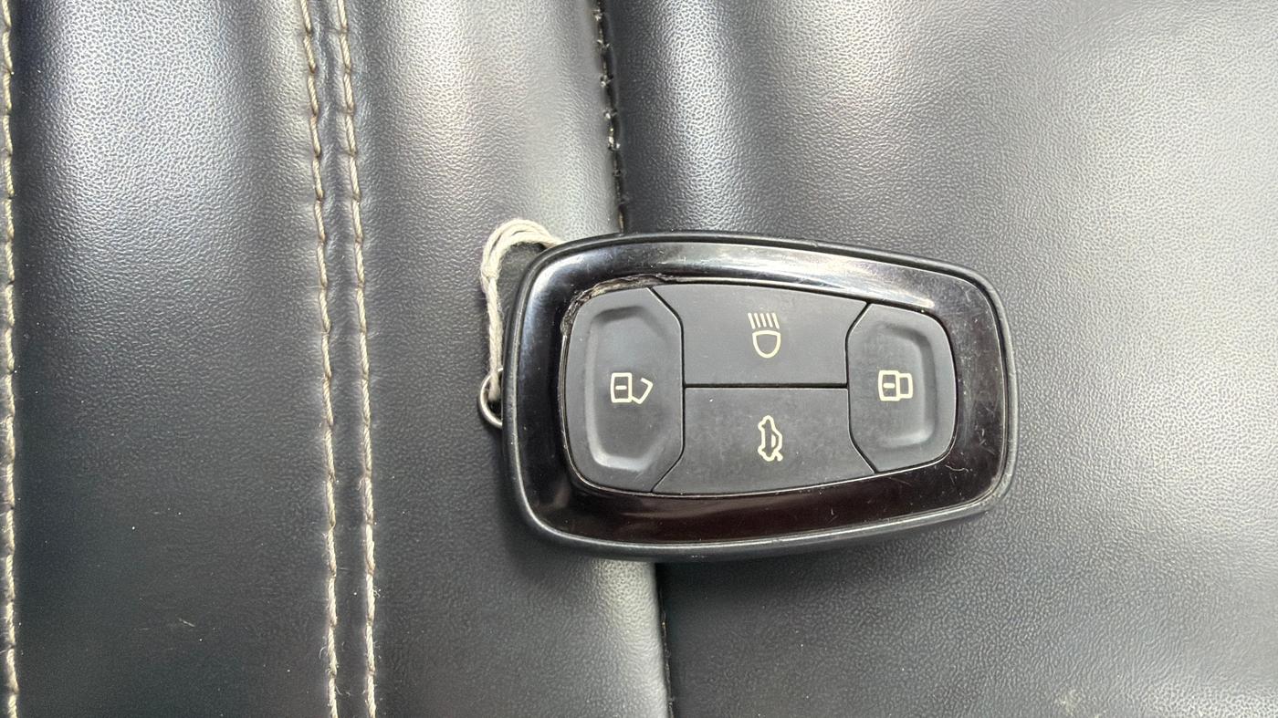 2023 Tata PUNCH ACCOMPLISHED DAZZLE SUNROOF CNG MT, CNG, Manual, 76,917 km, Key Close Up