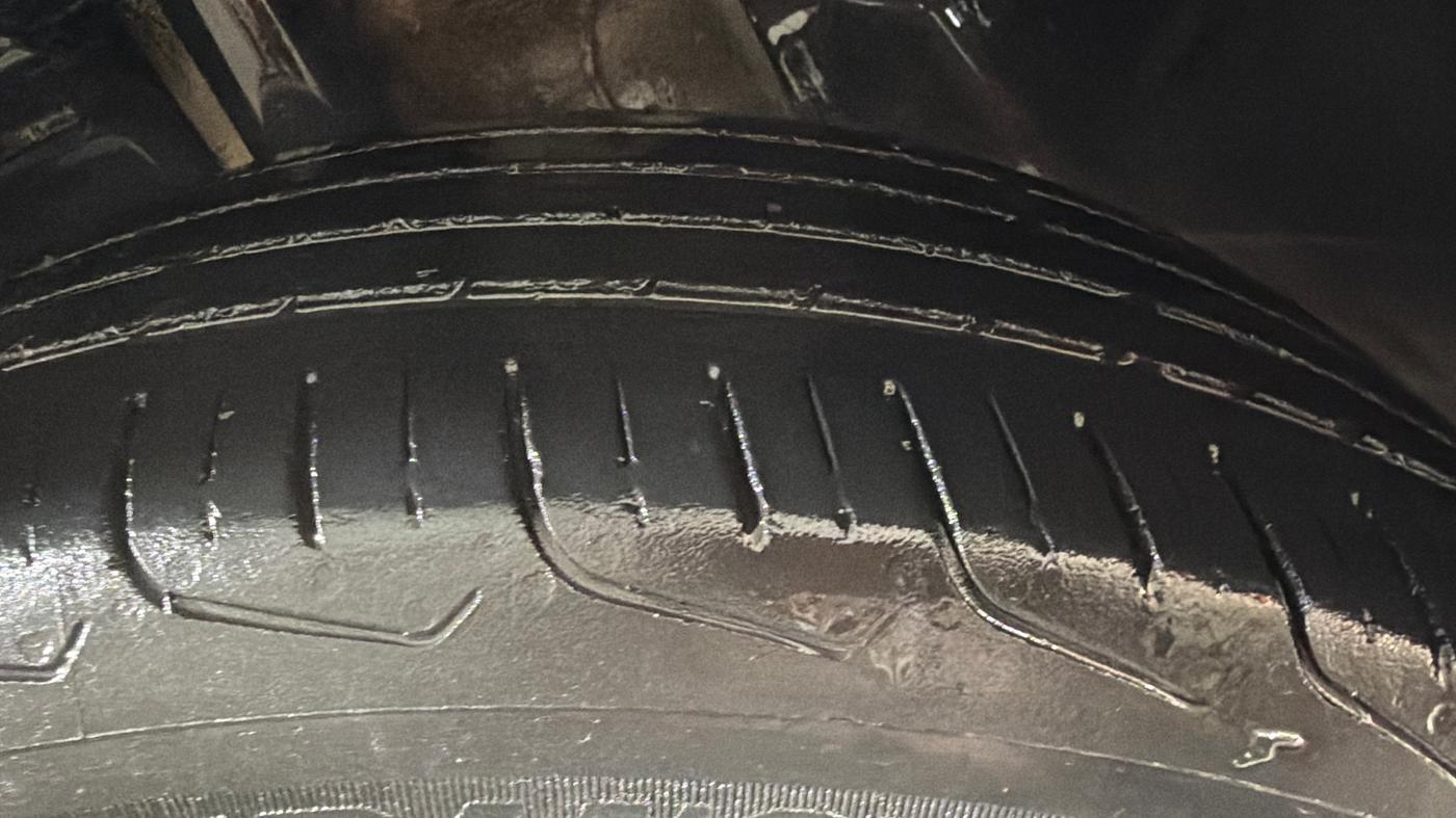 2023 Tata PUNCH ACCOMPLISHED DAZZLE SUNROOF CNG MT, CNG, Manual, 76,917 km, Left Front Tyre Tread