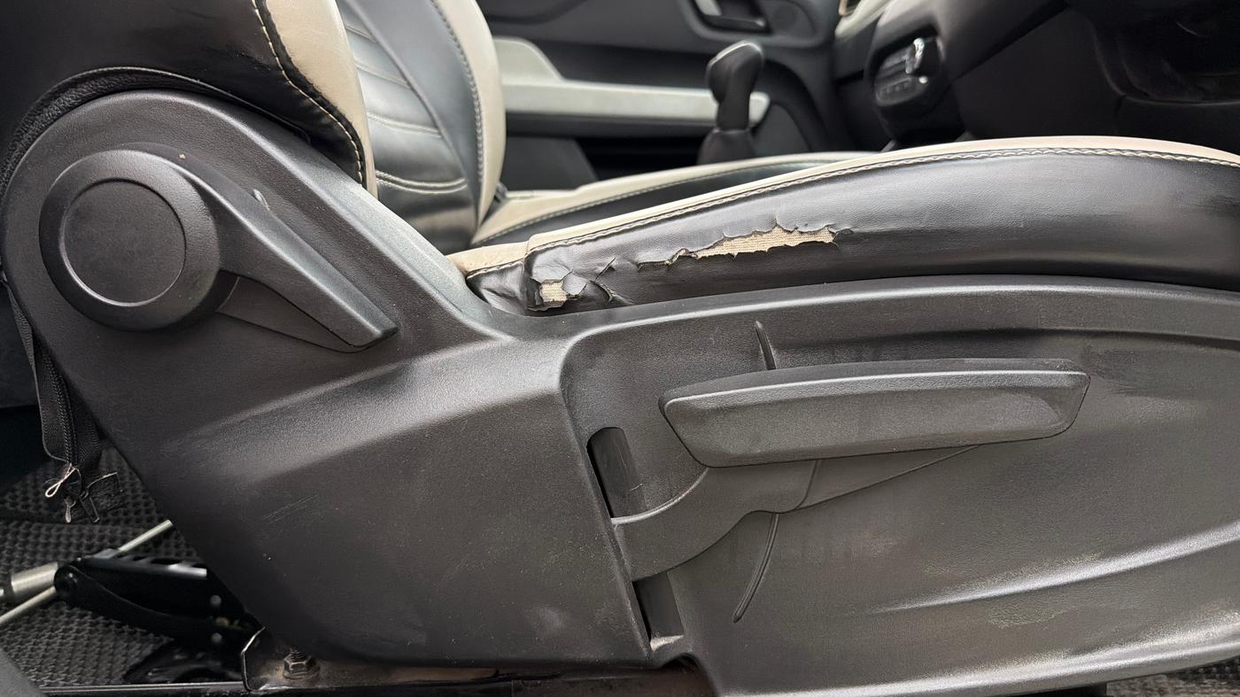 2023 Tata PUNCH ACCOMPLISHED DAZZLE SUNROOF CNG MT, CNG, Manual, 76,917 km, Driver Side Adjustment Panel
