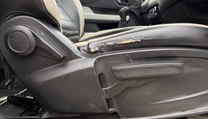 2023 Tata PUNCH ACCOMPLISHED DAZZLE SUNROOF CNG MT, CNG, Manual, 76,917 km, Driver Side Adjustment Panel