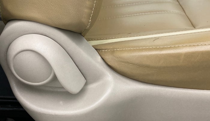 2014 Renault Pulse RX L DIESEL, Diesel, Manual, 72,703 km, Driver Side Adjustment Panel