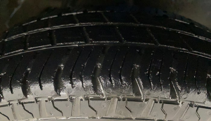 2016 Maruti Alto 800 VXI, Petrol, Manual, 72,804 km, Right Front Tyre Tread