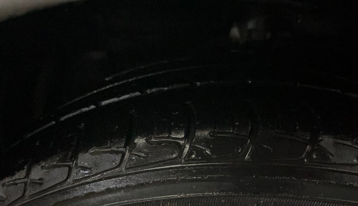 2015 Maruti Ciaz VXI+, Petrol, Manual, 67,224 km, Left Front Tyre Tread