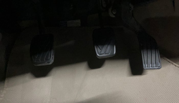 2015 Maruti Ciaz VXI+, Petrol, Manual, 67,224 km, Pedals