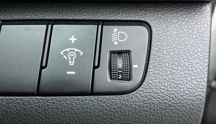 2019 Hyundai New Elantra 2.0 SX AT PETROL, Petrol, Automatic, 37,705 km, Dashboard - Headlight height adjustment not working