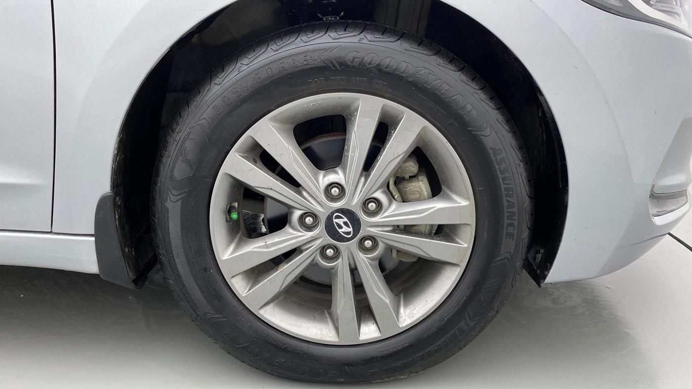 2019 Hyundai New Elantra 2.0 SX AT PETROL, Petrol, Automatic, 37,705 km, Right Front Wheel