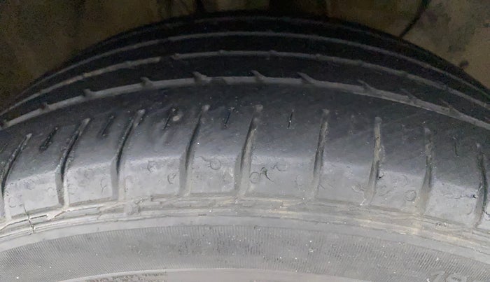 2017 Hyundai Elite i20 ASTA 1.2, Petrol, Manual, 48,232 km, Right Front Tyre Tread