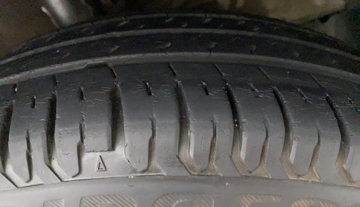 2017 Maruti Dzire VXI AMT, Petrol, Automatic, 35,401 km, Left Front Tyre Tread